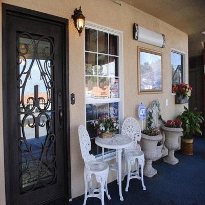 Travel Inn & Suites Victorville Bagian luar foto